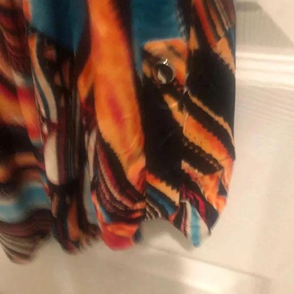 New directions pxlg shirt/ - Picture 4 of 5